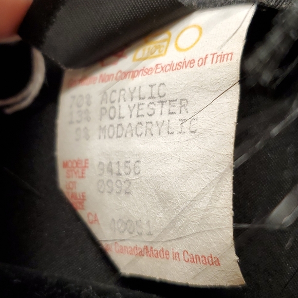 Faux fur vest Canadian Made - Picture 4 of 4